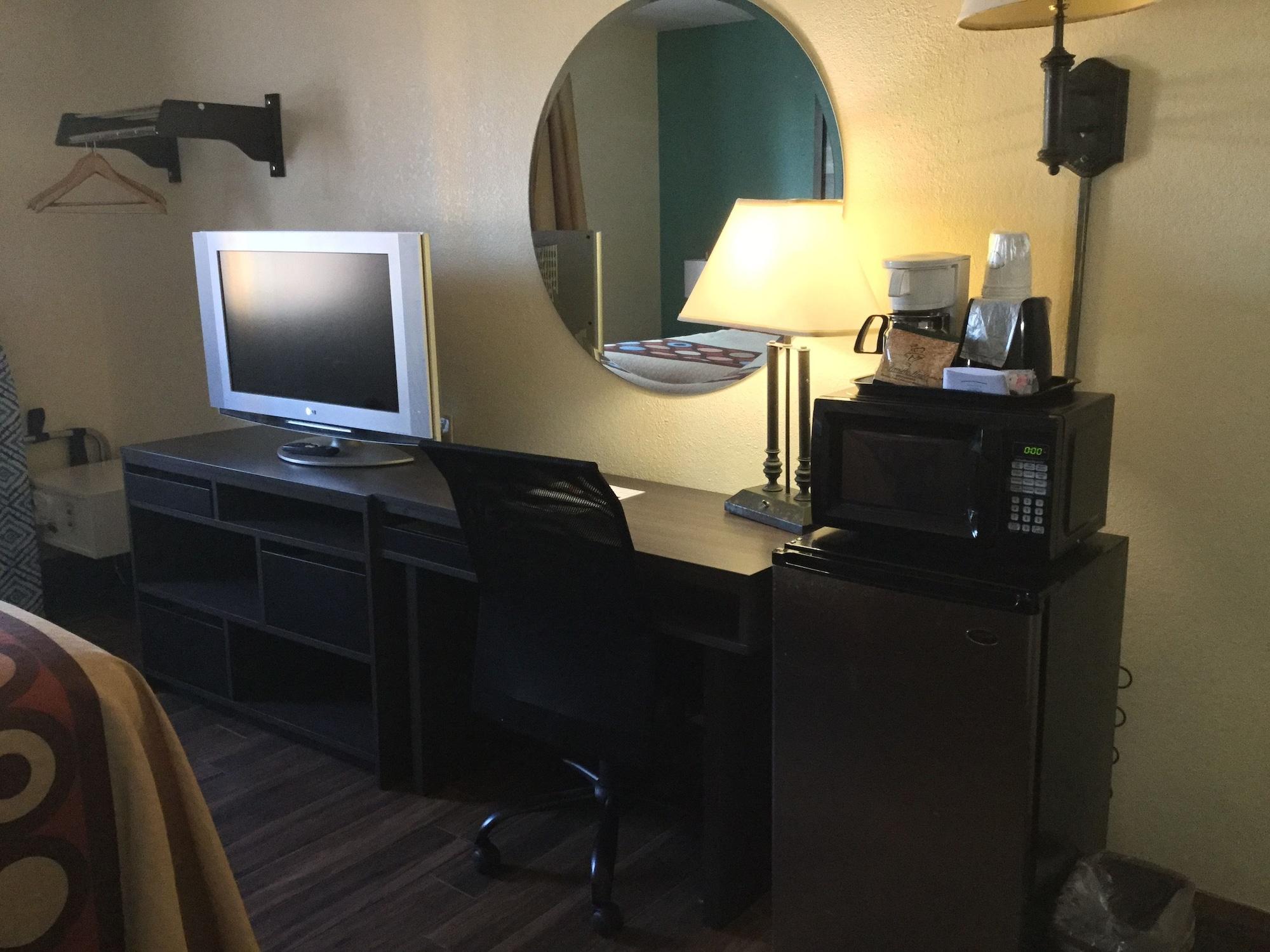 Super 8 By Wyndham Clearwater/St. Petersburg Airport Hotel Buitenkant foto