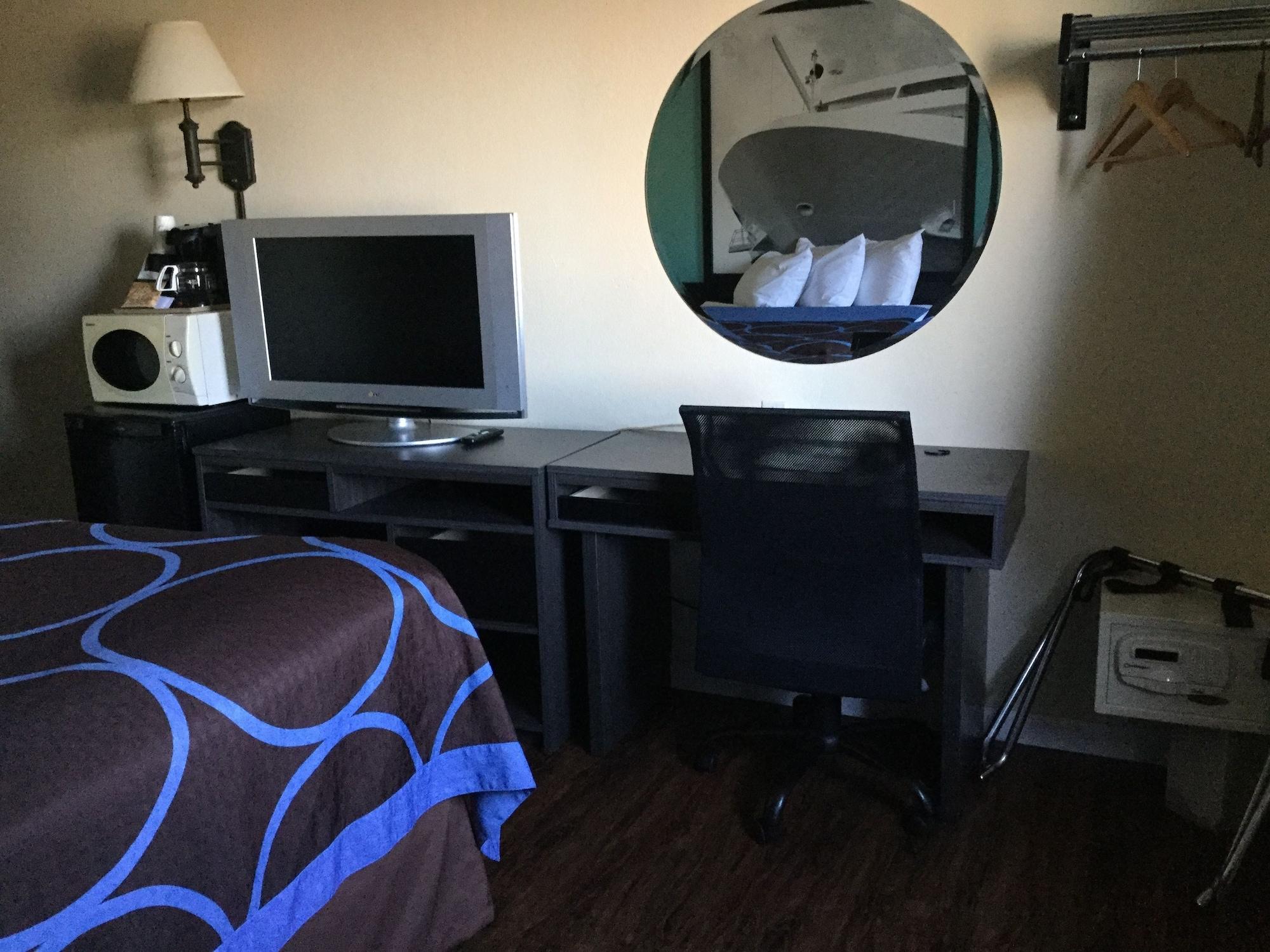 Super 8 By Wyndham Clearwater/St. Petersburg Airport Hotel Buitenkant foto