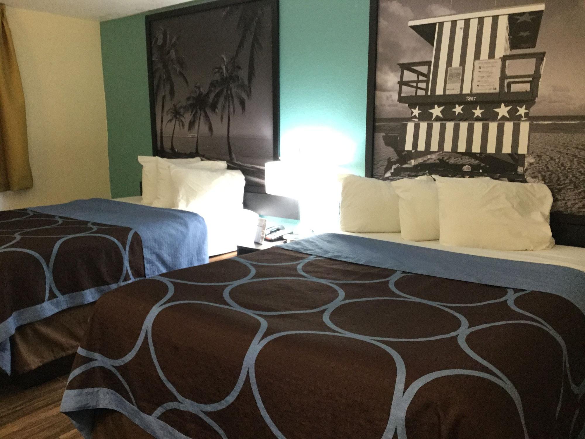 Super 8 By Wyndham Clearwater/St. Petersburg Airport Hotel Buitenkant foto