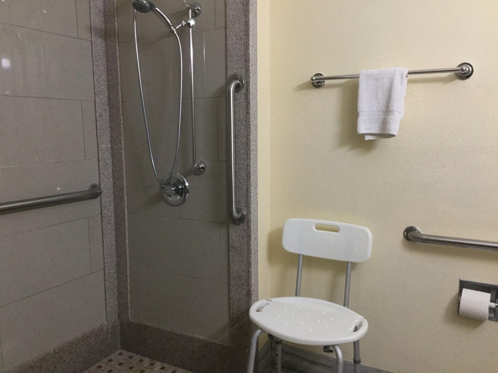 Super 8 By Wyndham Clearwater/St. Petersburg Airport Hotel Buitenkant foto