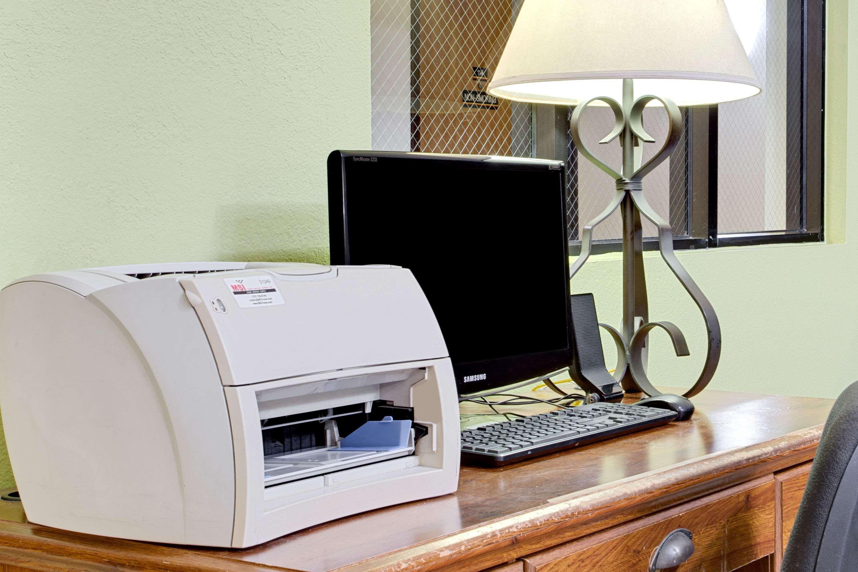 Super 8 By Wyndham Clearwater/St. Petersburg Airport Hotel Buitenkant foto