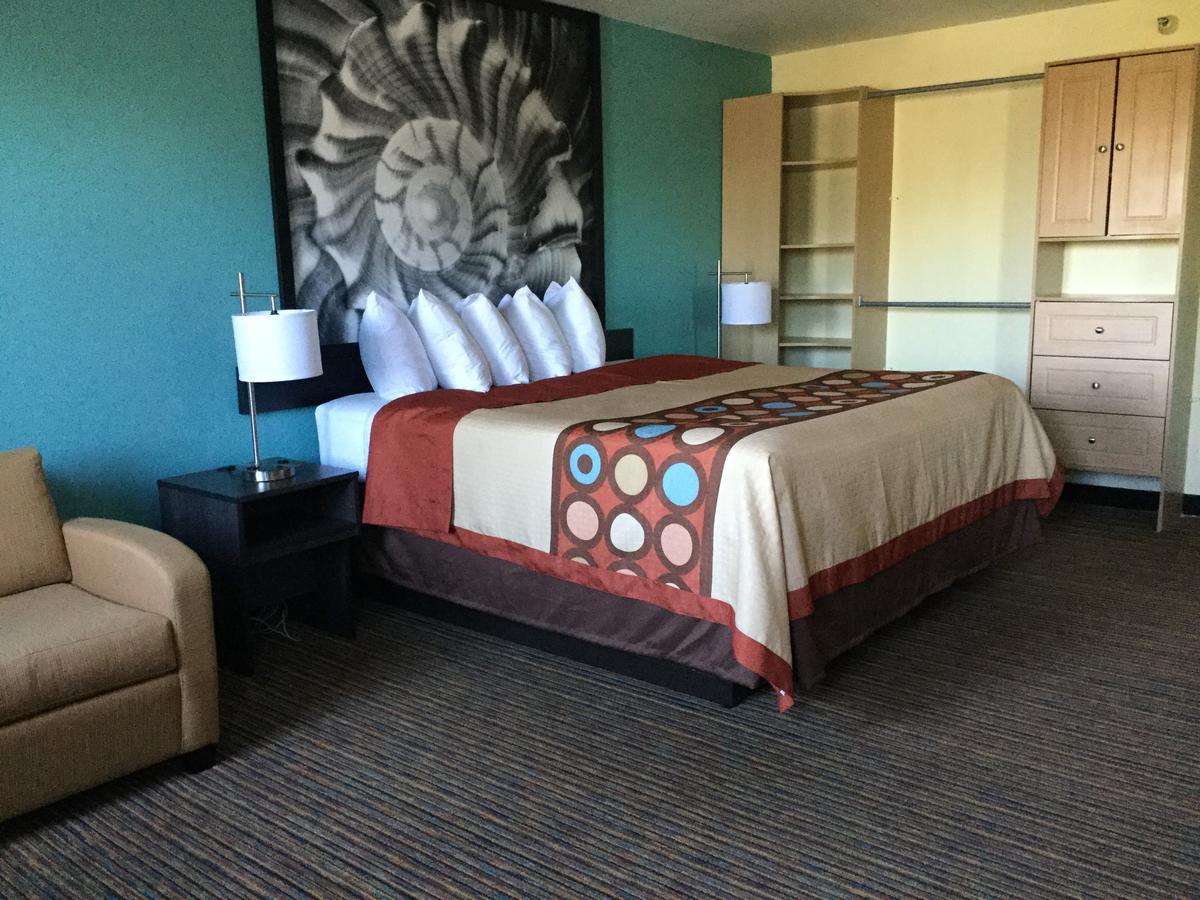 Super 8 By Wyndham Clearwater/St. Petersburg Airport Hotel Buitenkant foto