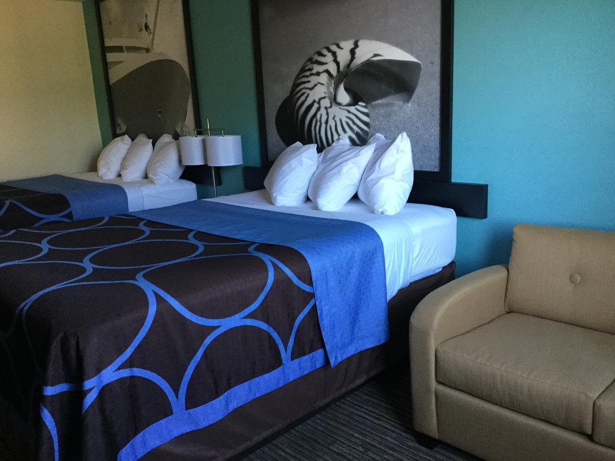 Super 8 By Wyndham Clearwater/St. Petersburg Airport Hotel Buitenkant foto